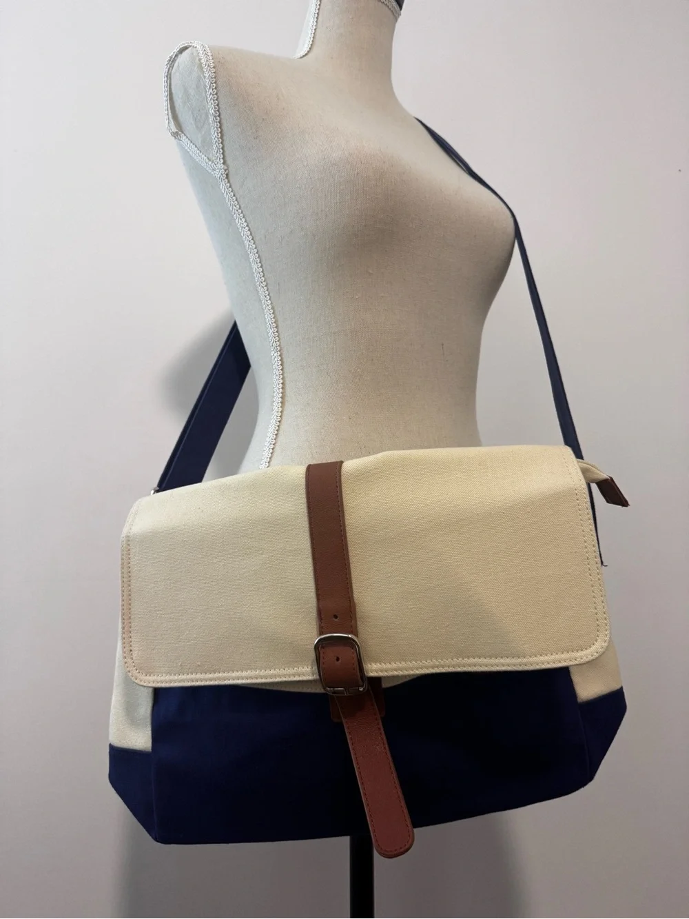 Miche canvas messenger